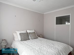 Bedroom- click for photo gallery